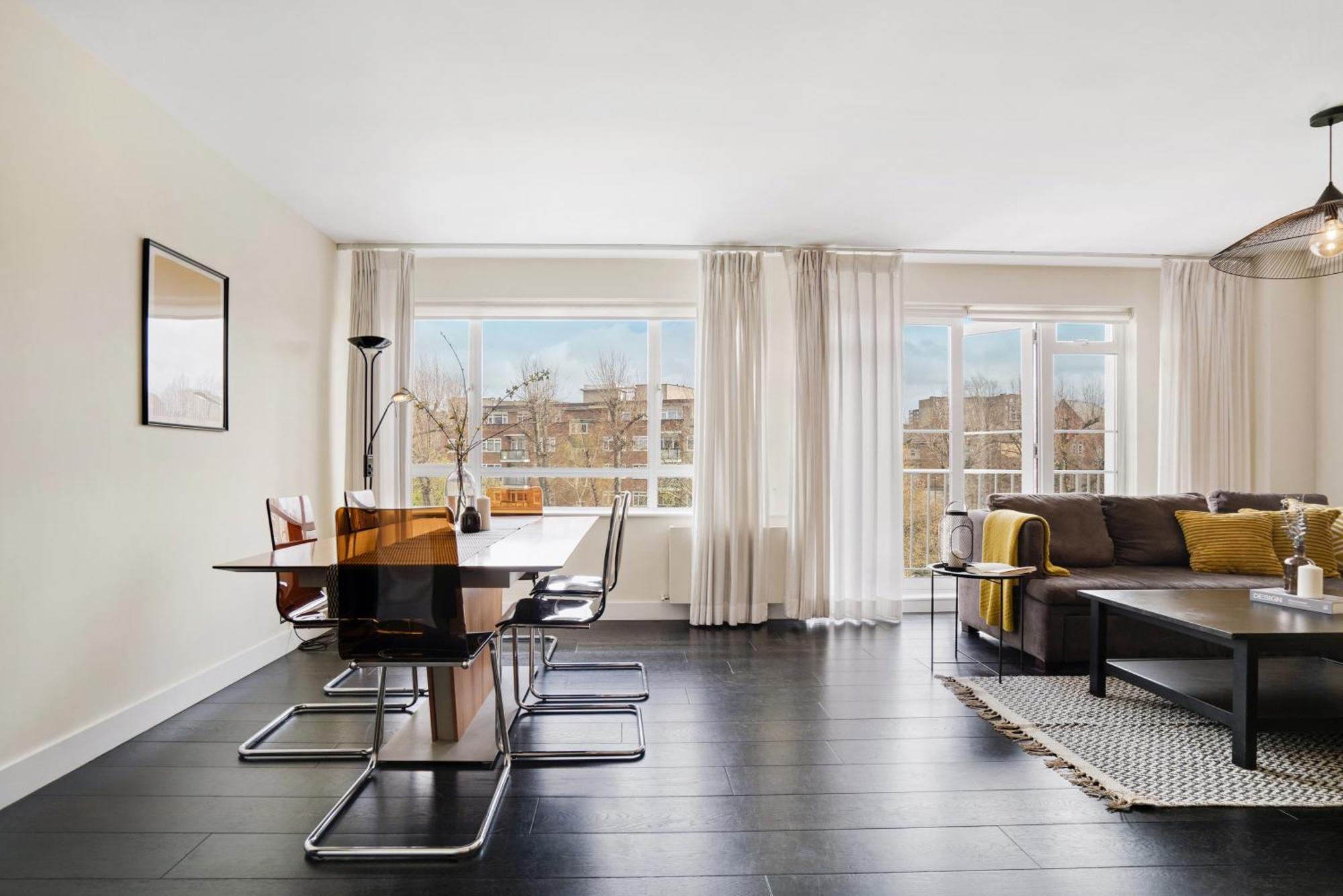 Large Swiss With Balcony! Appartamento Londra